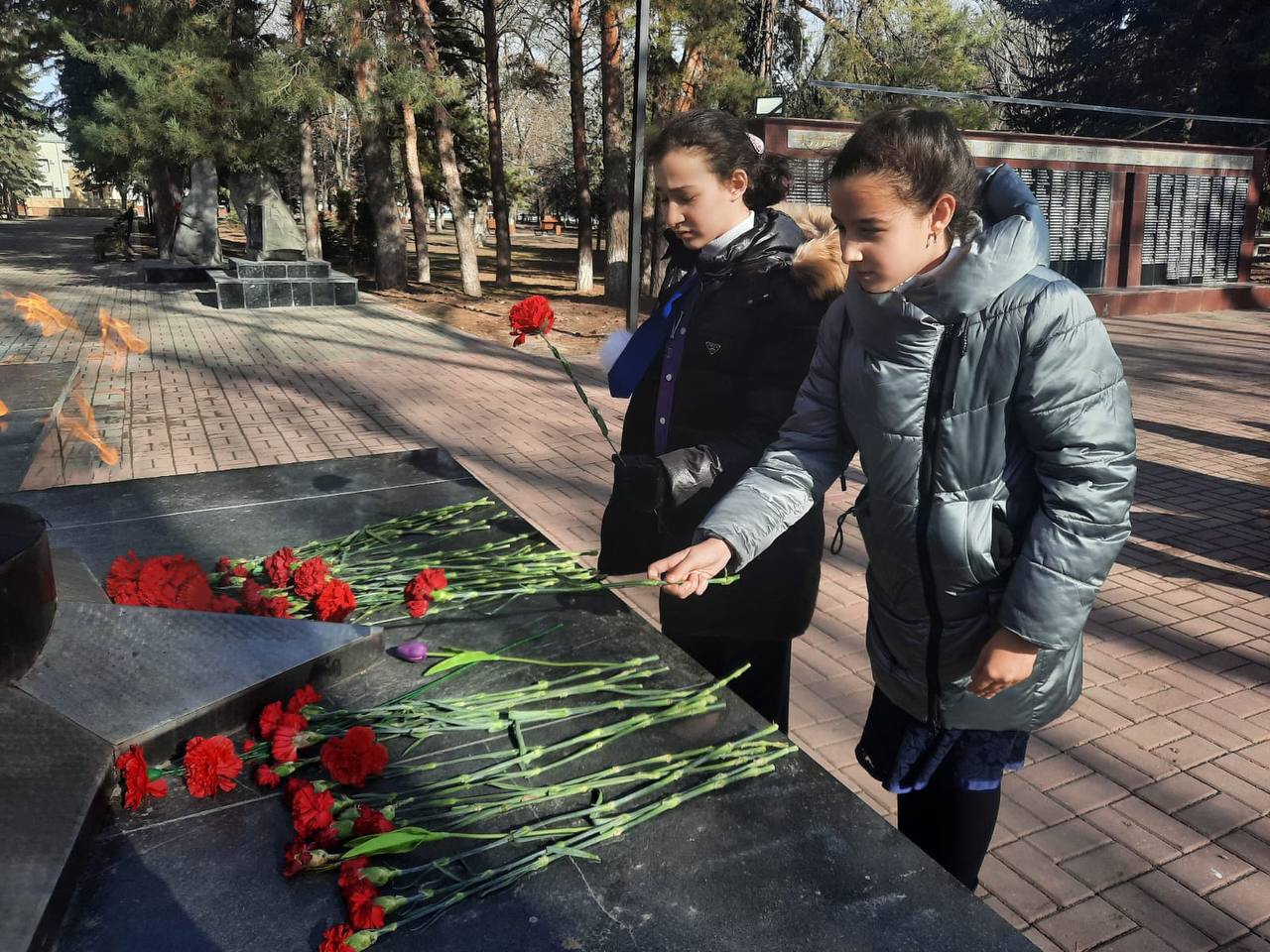 Посещение мемориального комплекса в центральном парке г. Усть-Джегуты&amp;quot;.